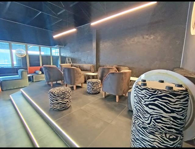 890M² BUILDING FOR SALE IN MELVILLE